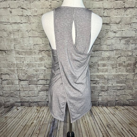 Athleta Essence Vital Gray Tie Back Athletic Workout Tank‎ Size Medium - Picture 6 of 10
